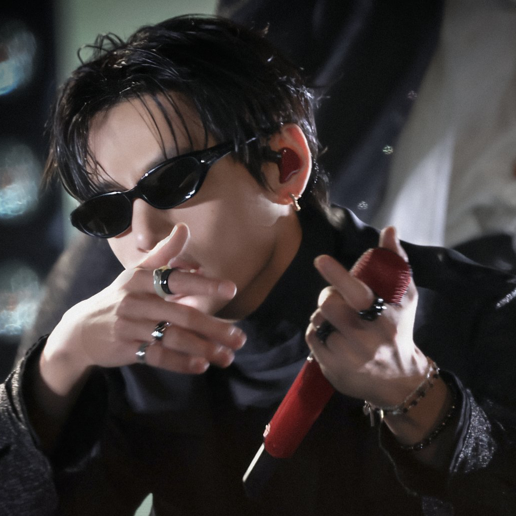 Latest photo of V (BTS)