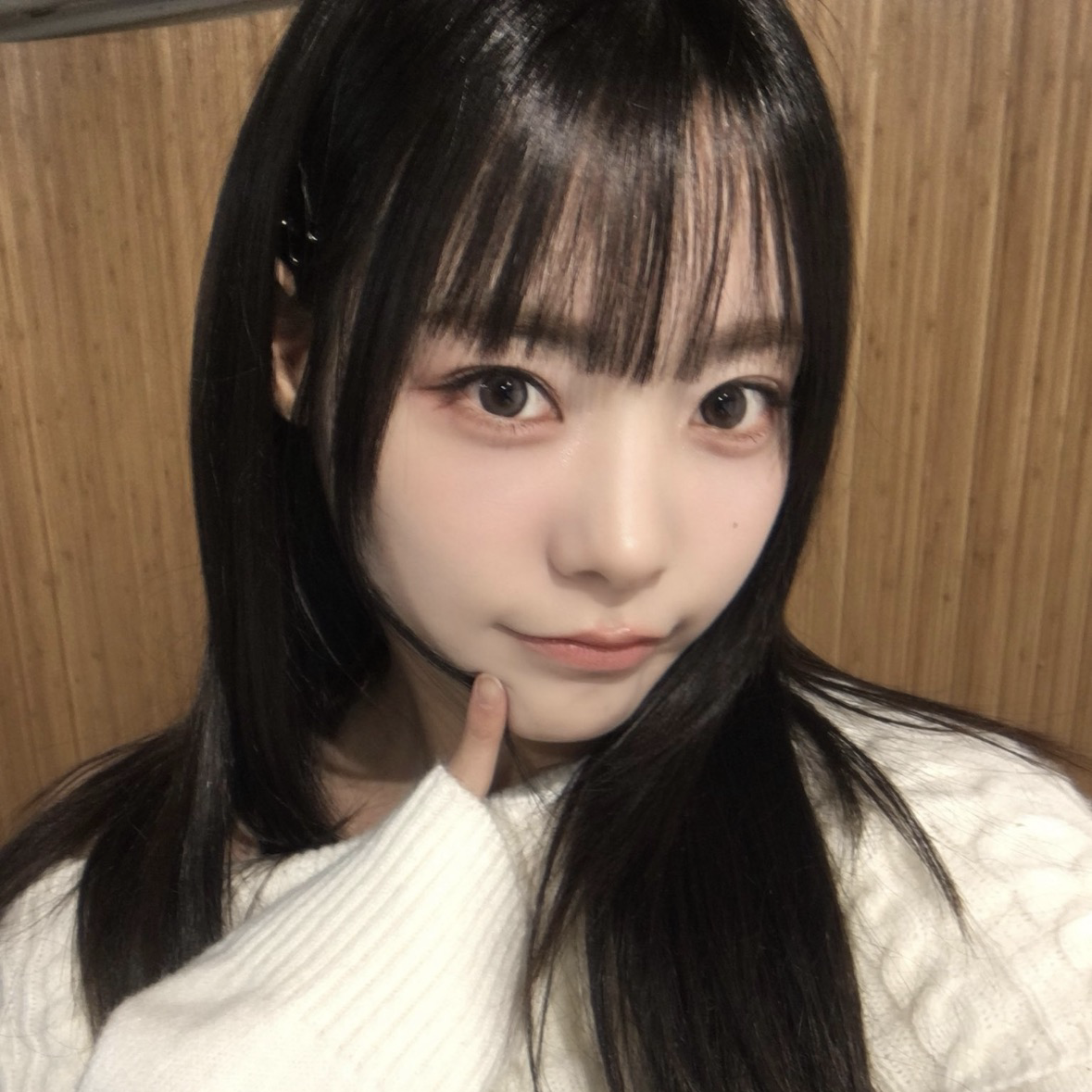 Recent activity shot of Siyeon (QWER)