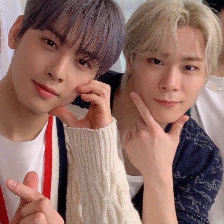 A moment captured by Eunwoo (ASTRO)'s fan