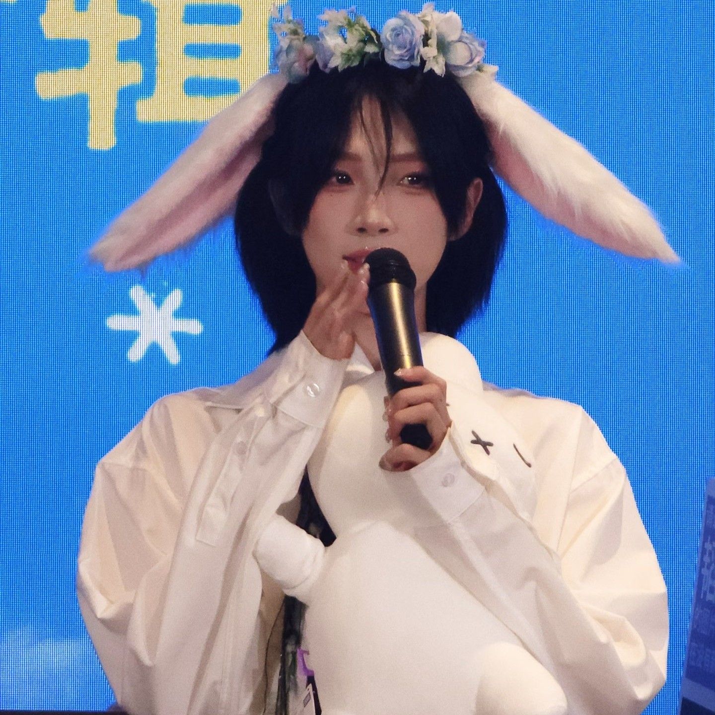 A moment captured by Hu Yetao (NexT1DE)'s fan