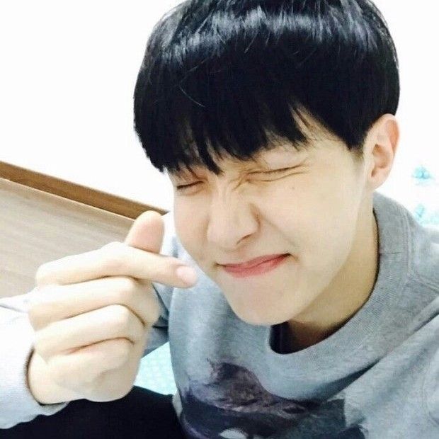 Foto aktivitas terbaru j-hope (BTS)
