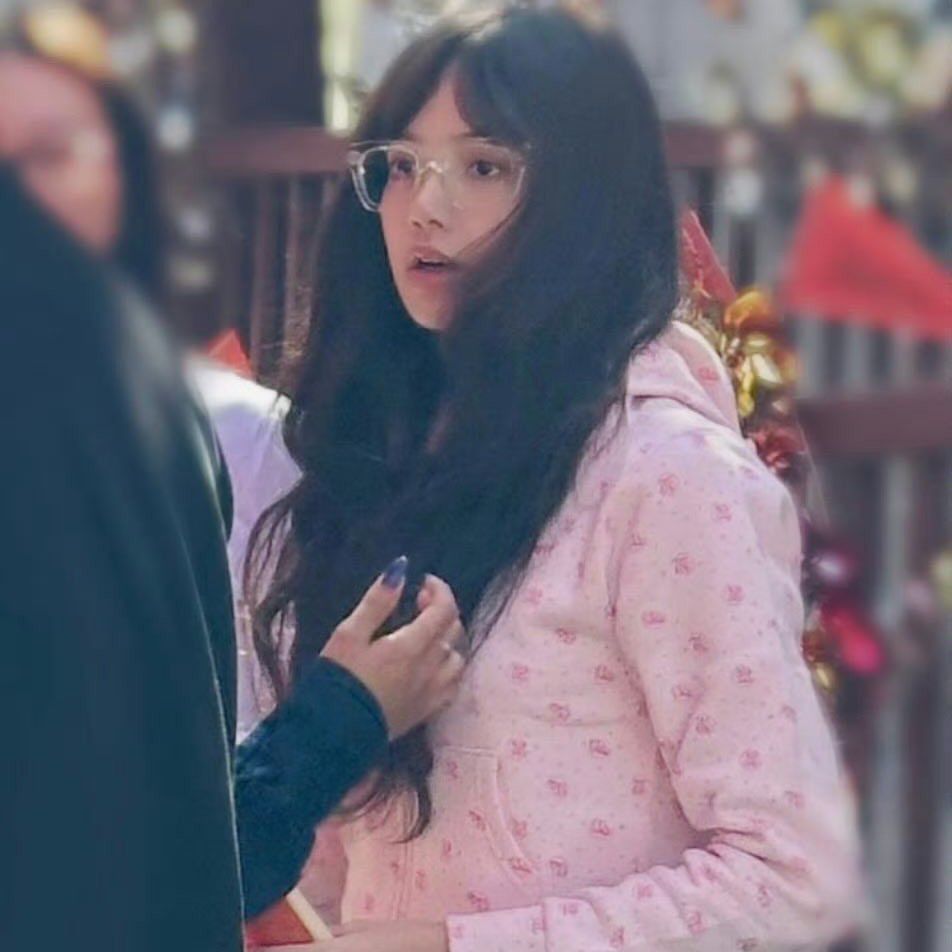 리사 (BLACKPINK)의 비하인드 컷