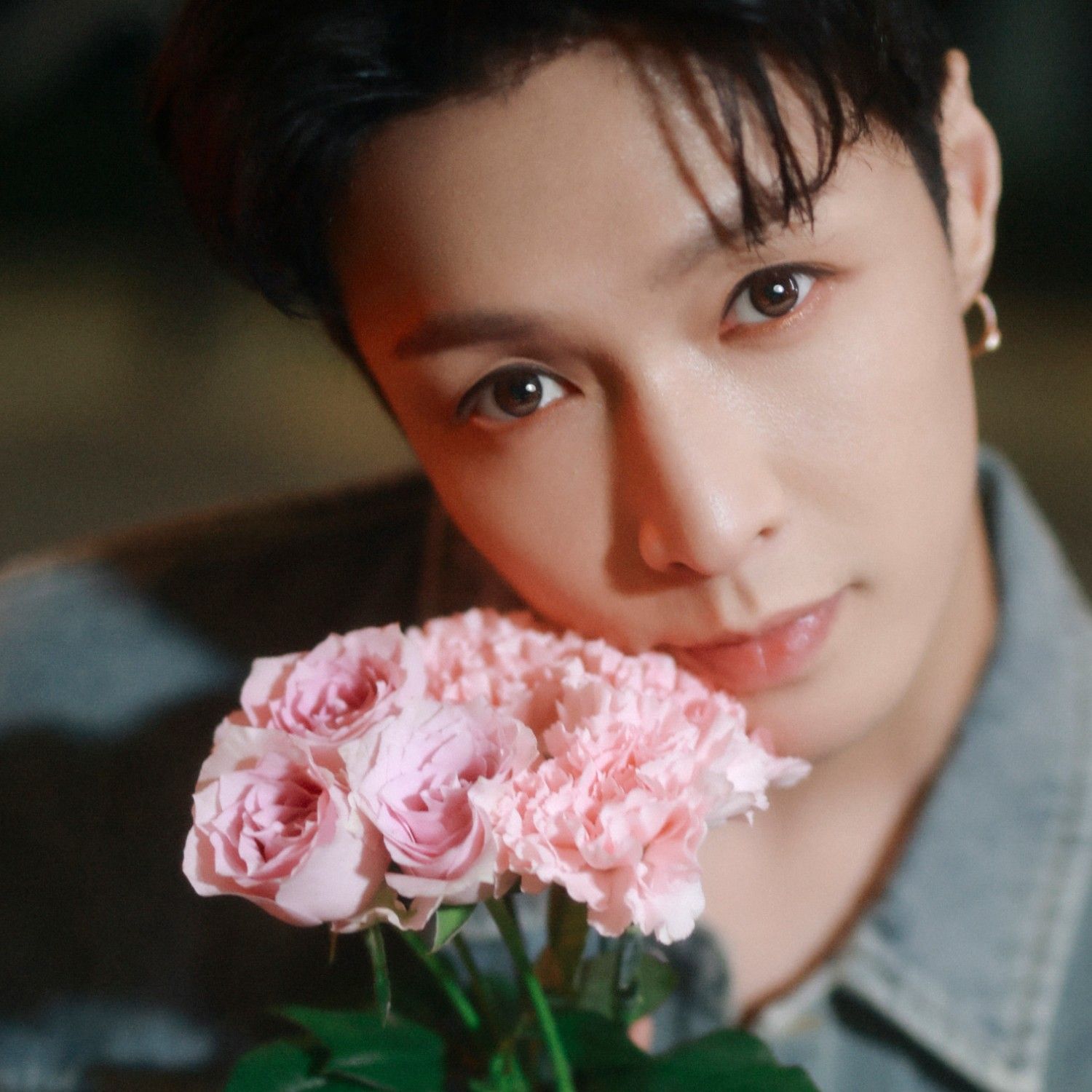 Recent activity shot of Lay (EXO)