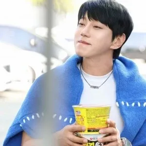 Behind-the-scenes cut of Hwang Chiyeol