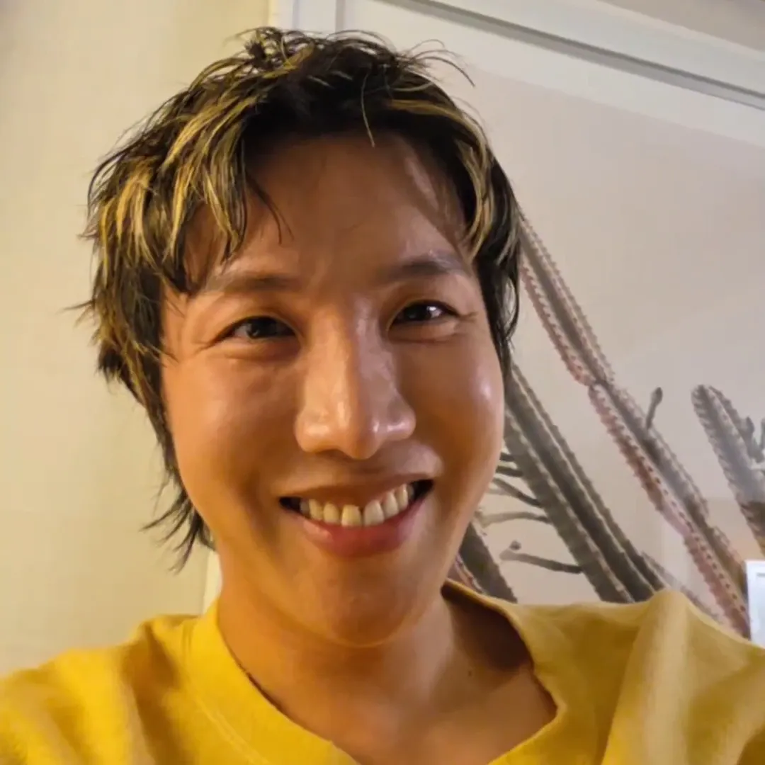 제이홉 (방탄소년단)의 최신 사진