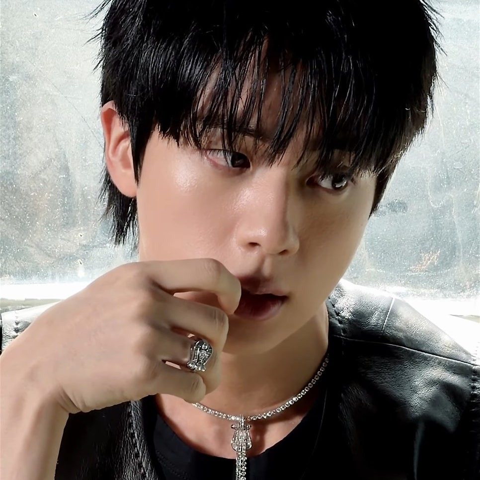 ジン (BTS)の最近の活動写真