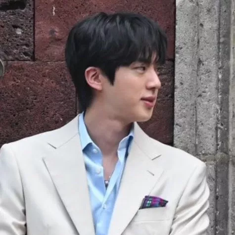 진 (방탄소년단)의 비하인드 컷
