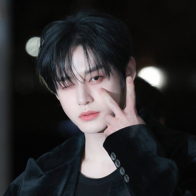 Recent activity shot of Kim Jiwoong (ZEROBASEONE)