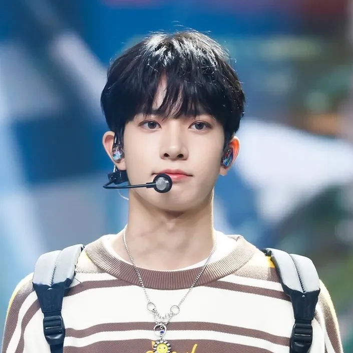 Latest photo of Heeseung