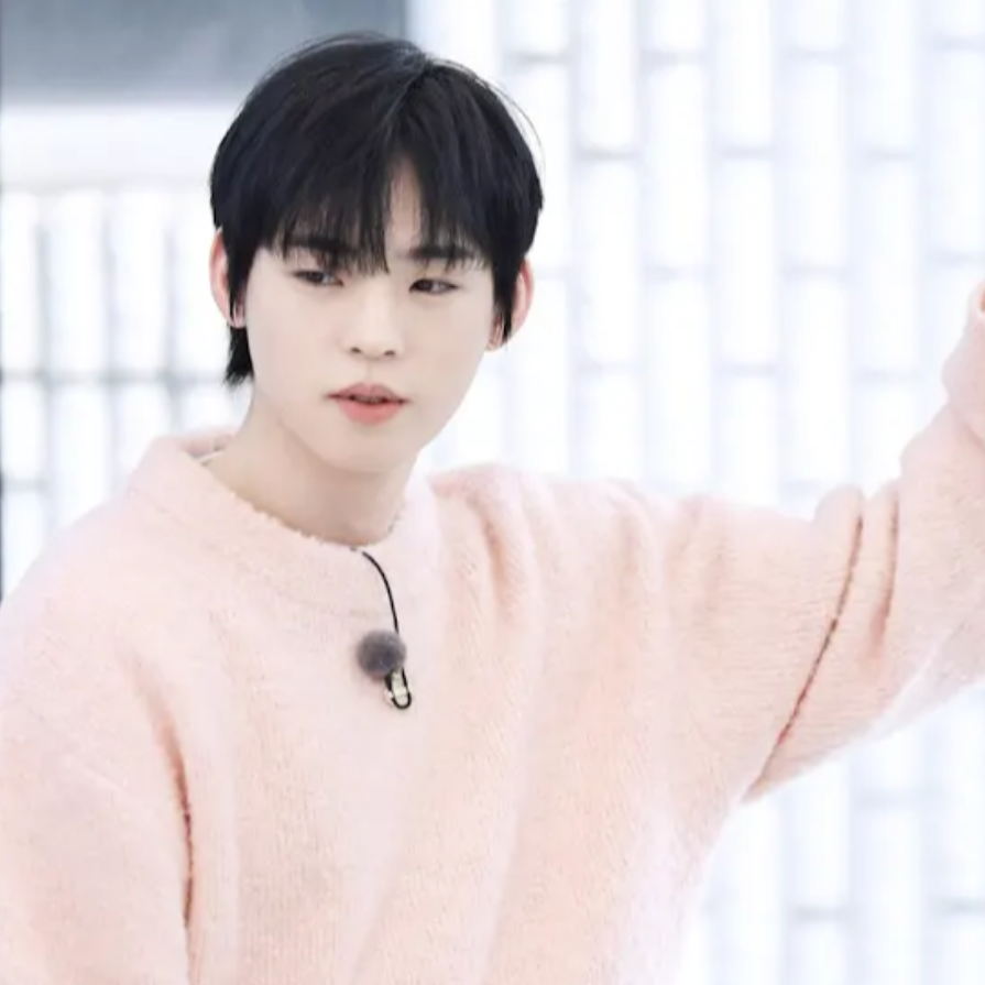 Behind-the-scenes cut of Hyojin (ONF)