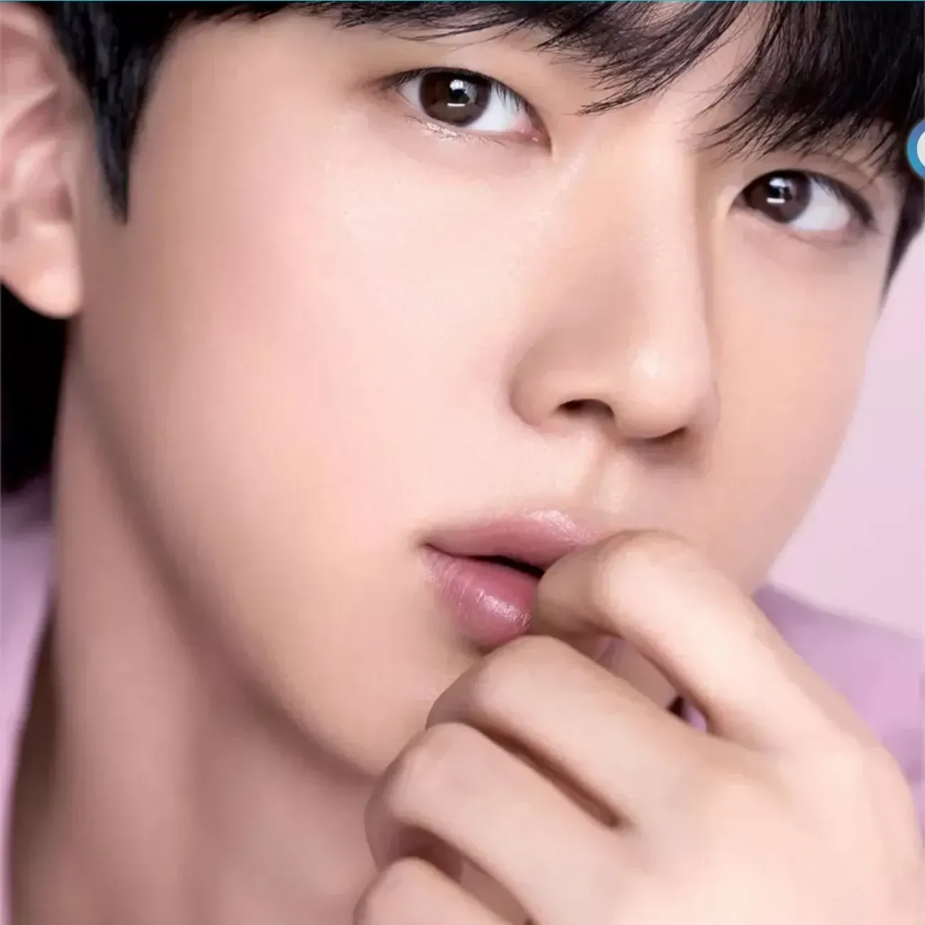 Foto aktivitas terbaru Jin (BTS)