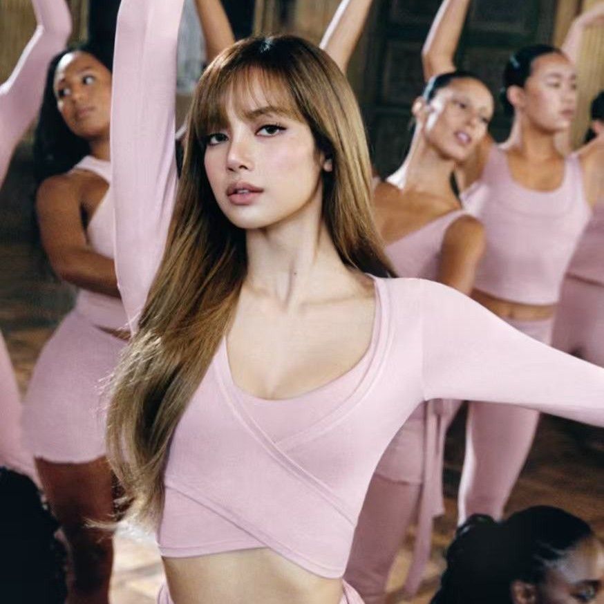 리사 (BLACKPINK)의 비하인드 컷