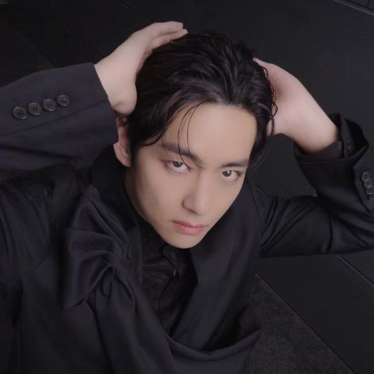 Latest photo of V (BTS)