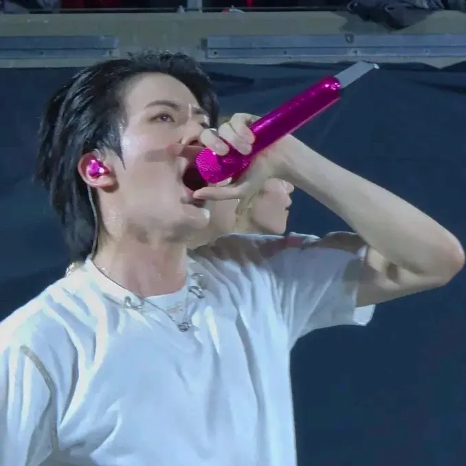 Behind-the-scenes cut of BTS