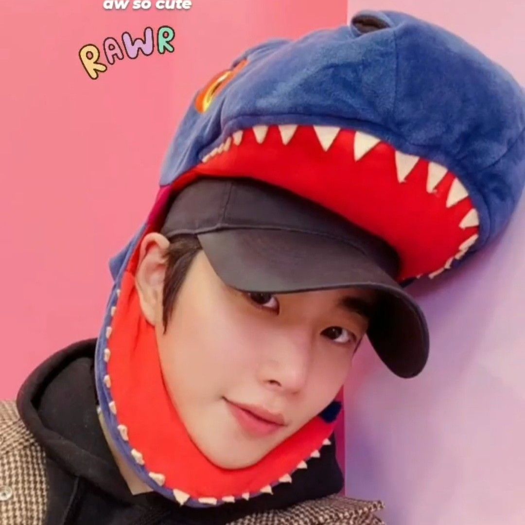 A moment captured by MJ (ASTRO)'s fan