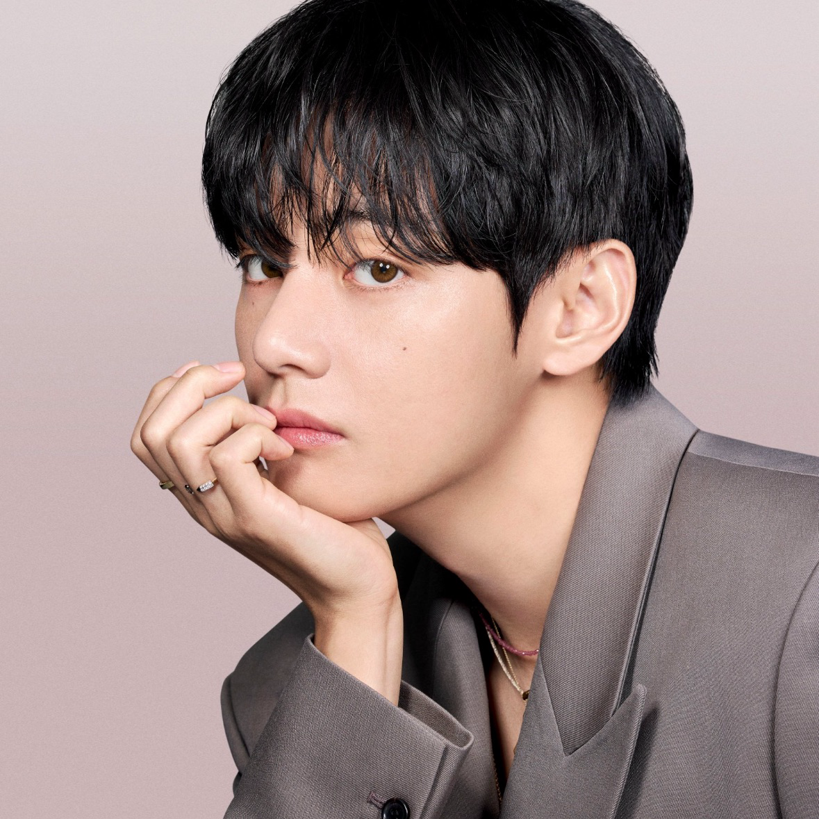 뷔 (방탄소년단) 최근 활동샷