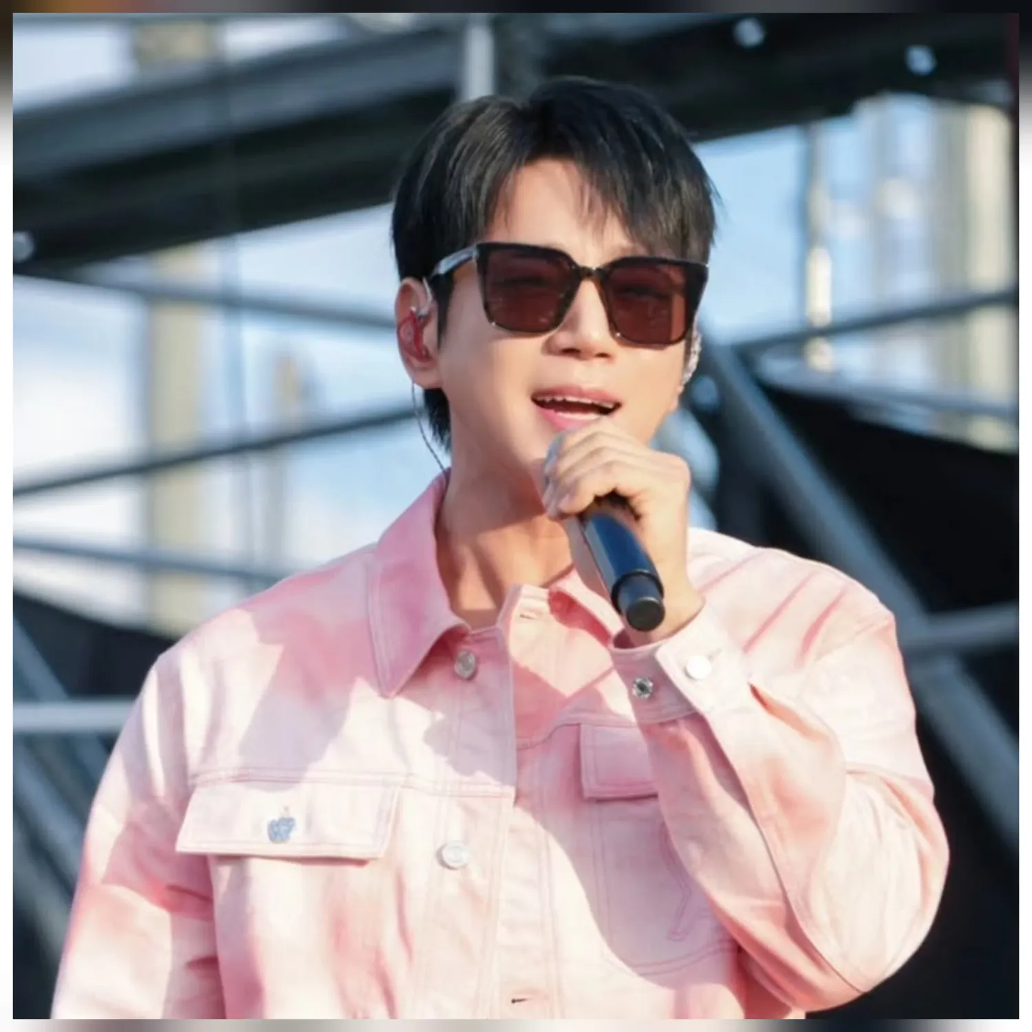 Latest photo of Hwang Chiyeol