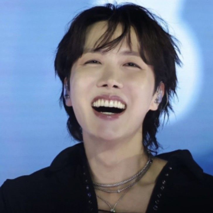 J-hope (防彈少年團)的最新活動照片