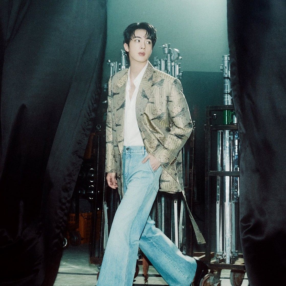 진 (방탄소년단)의 비하인드 컷