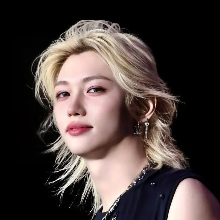 Latest photo of Felix (Stray Kids)