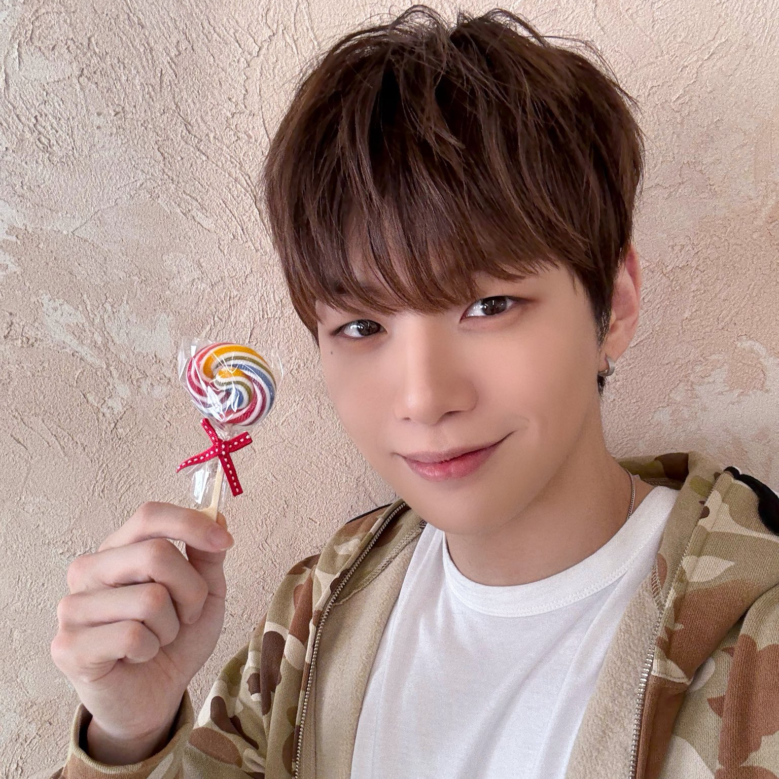 Behind-the-scenes cut of Kang Daniel