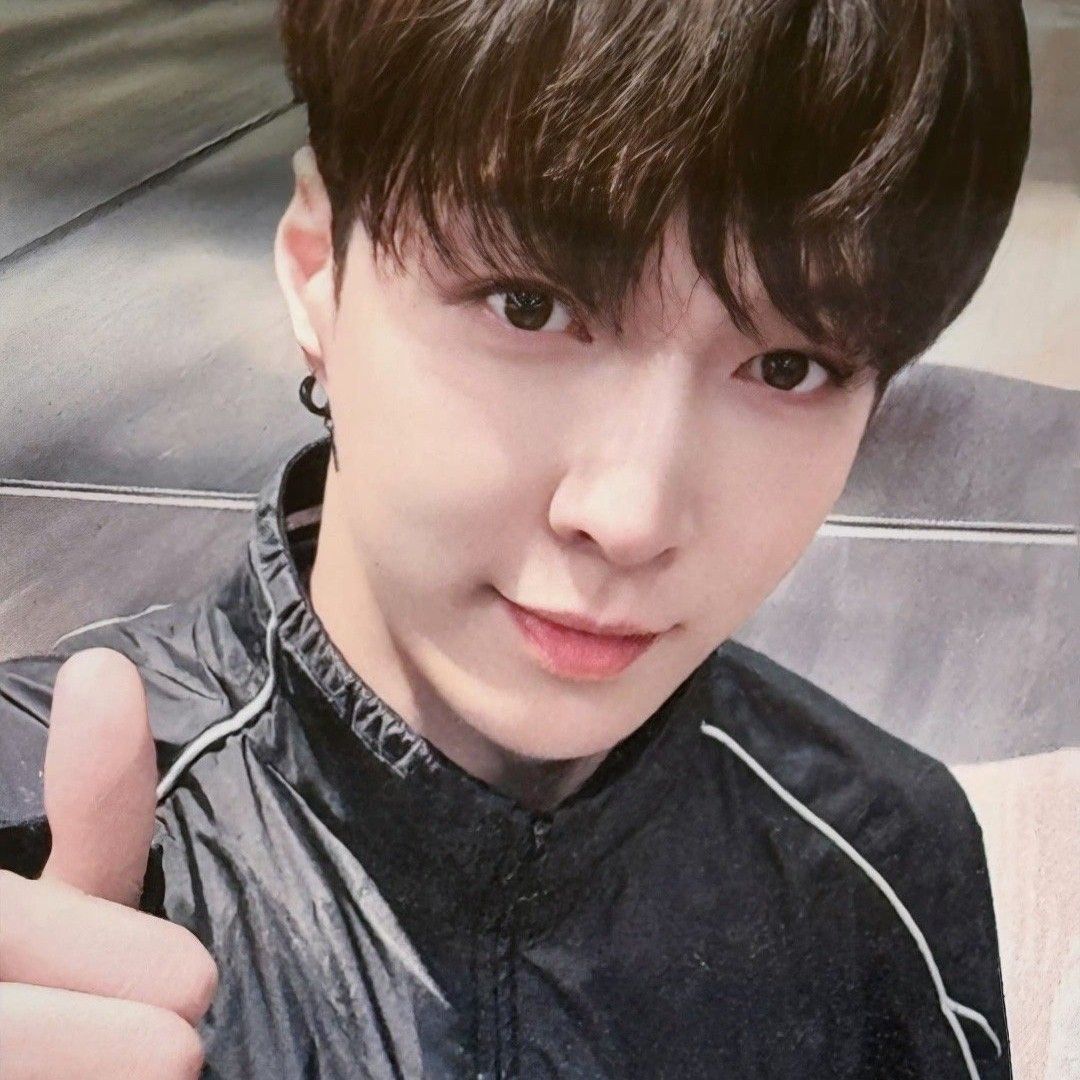 Recent activity shot of Lay (EXO)