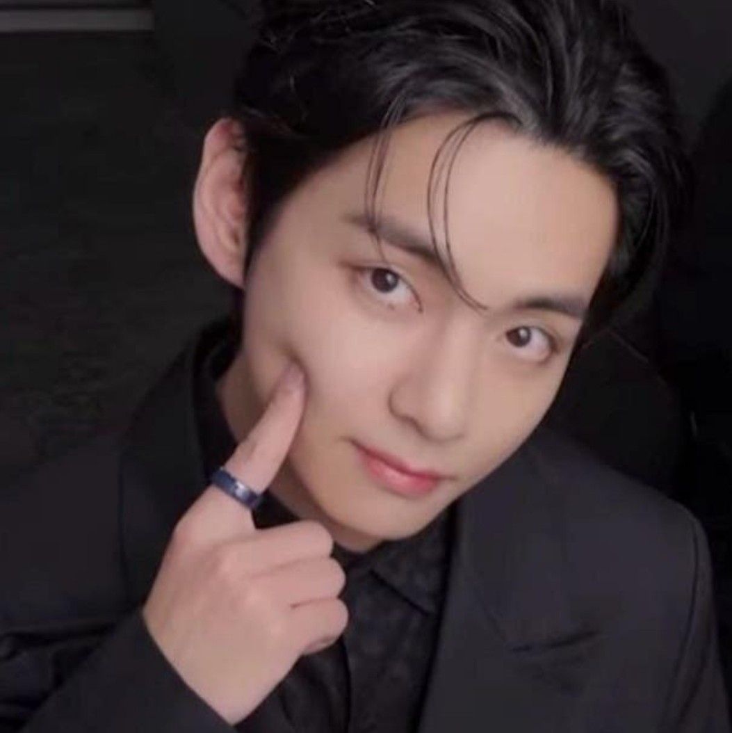 뷔 (방탄소년단) 최근 활동샷