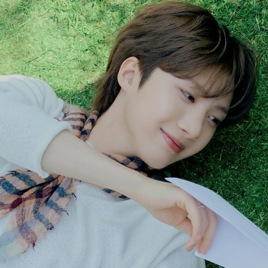 Behind-the-scenes cut of Hui (PENTAGON)