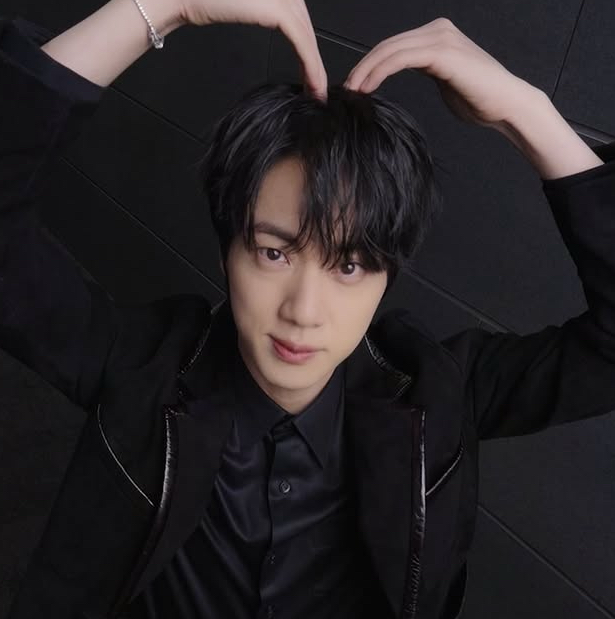 Foto aktivitas terbaru Jin (BTS)