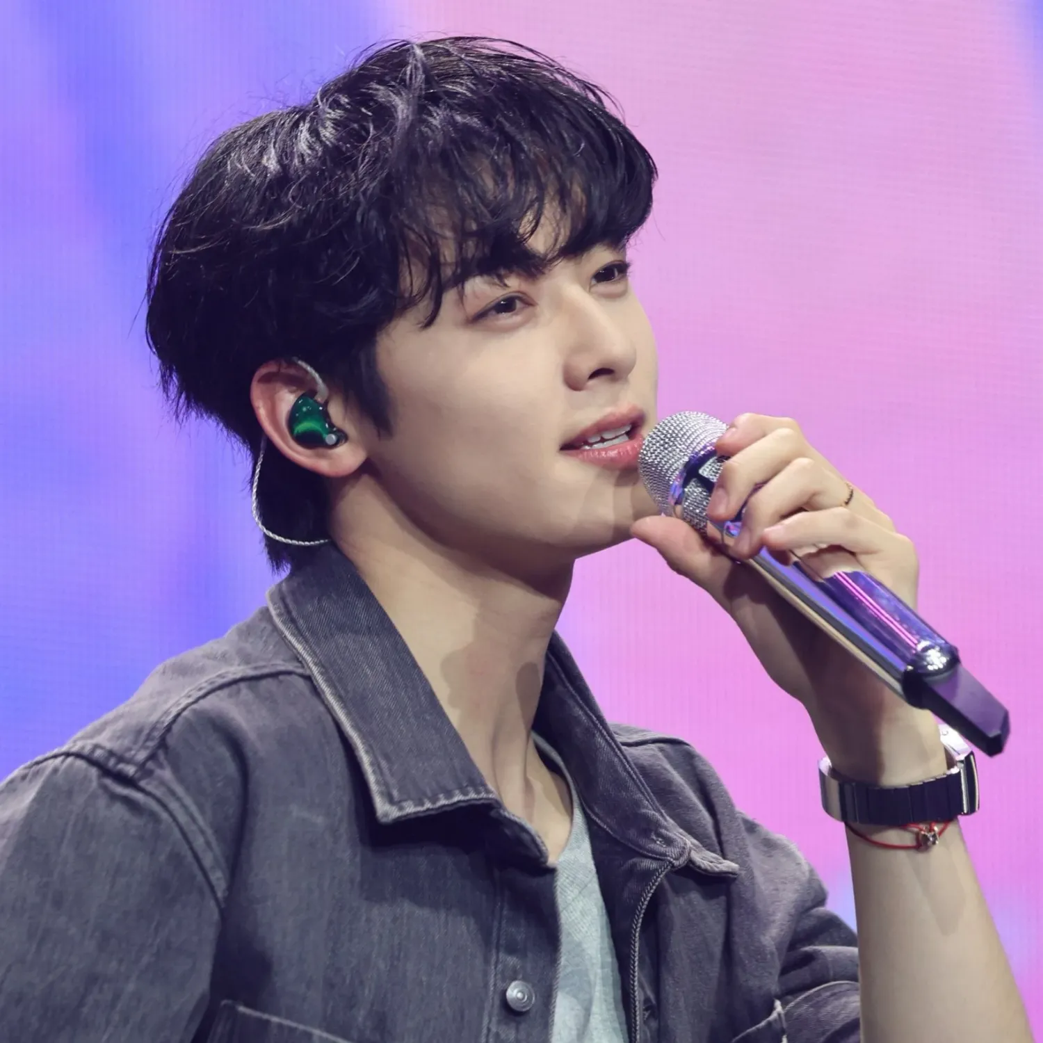 A moment captured by Eunwoo (ASTRO)'s fan