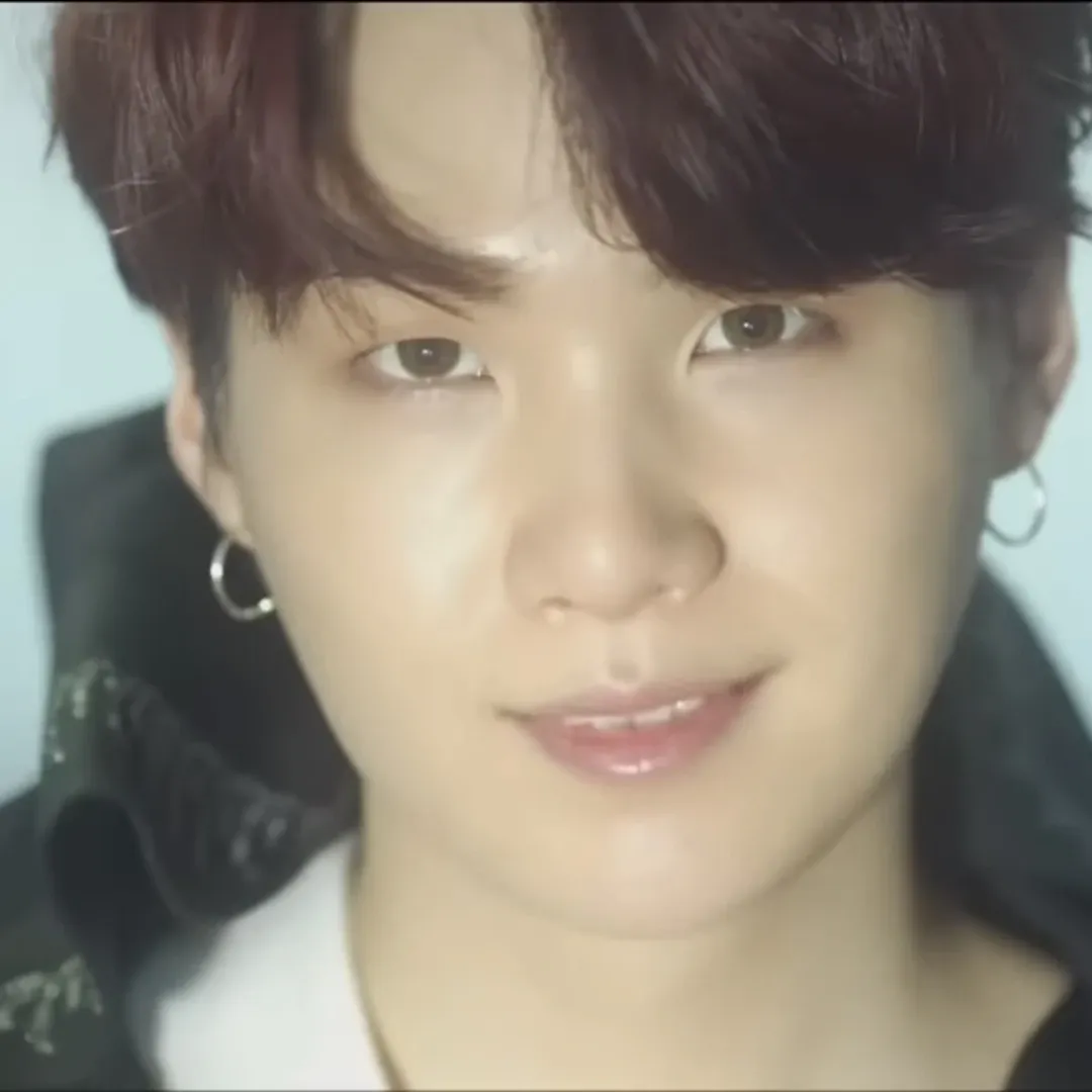 Foto aktivitas terbaru SUGA (BTS)