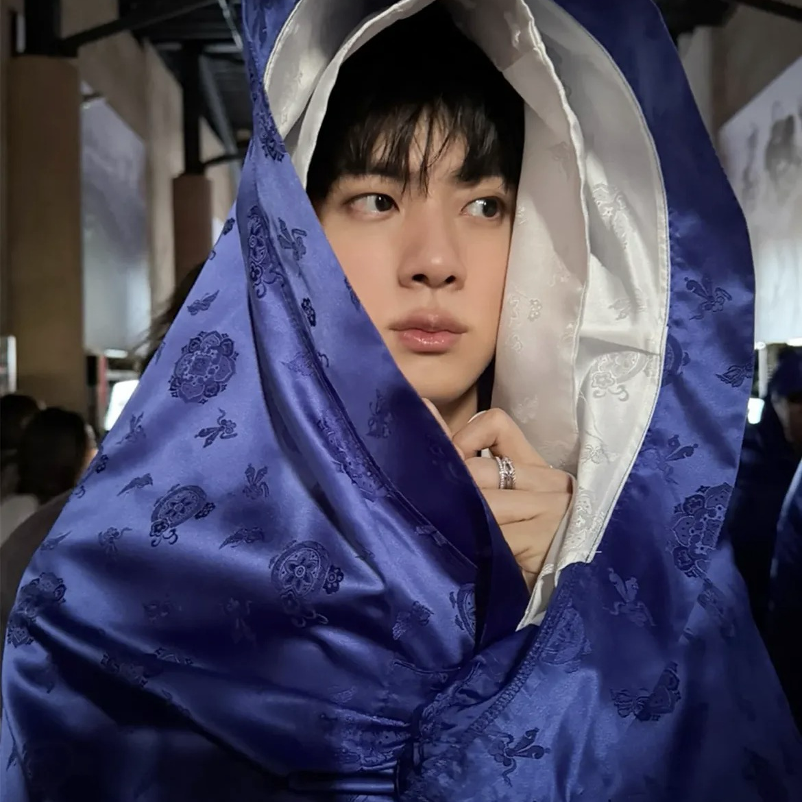 Momen yang diabadikan oleh penggemar Jin (BTS)