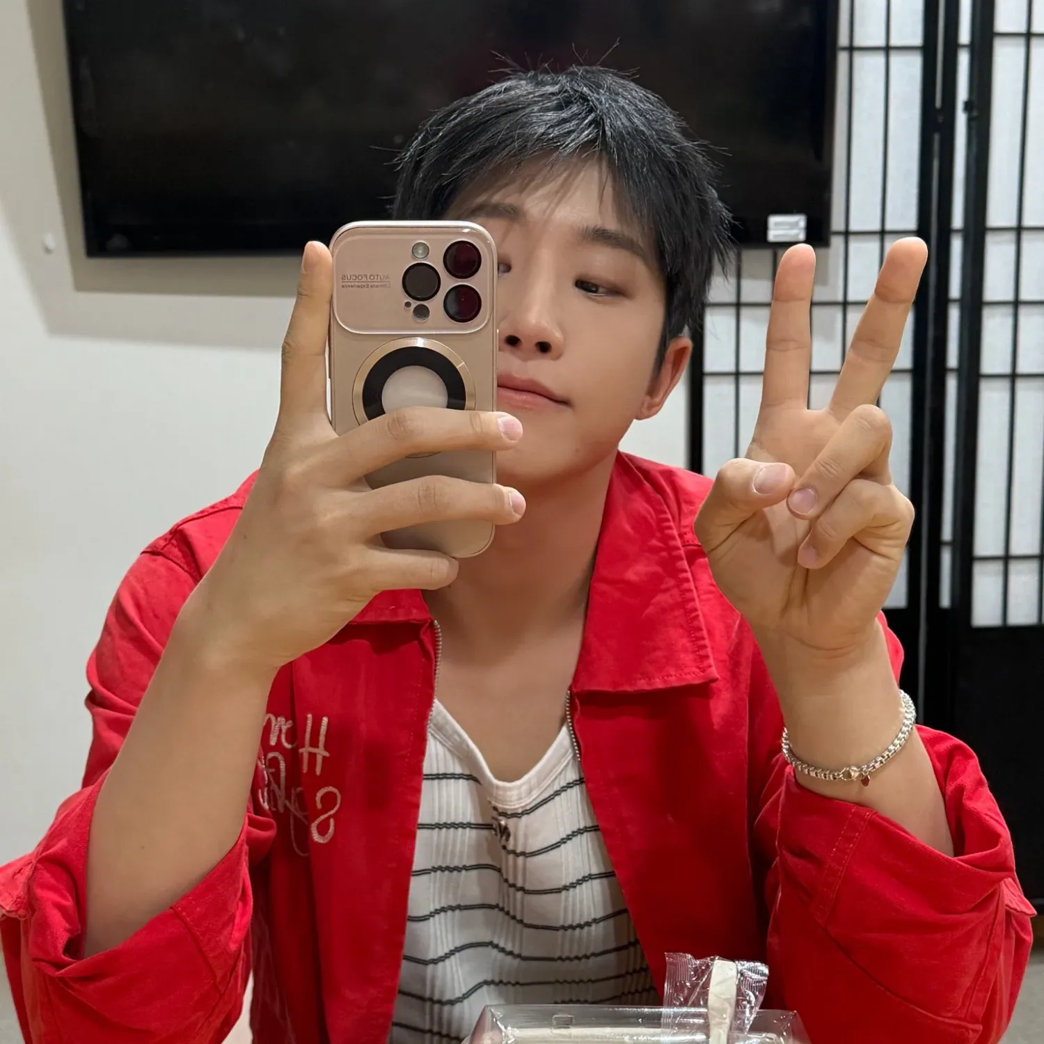 Behind-the-scenes cut of Jinjin (ASTRO)