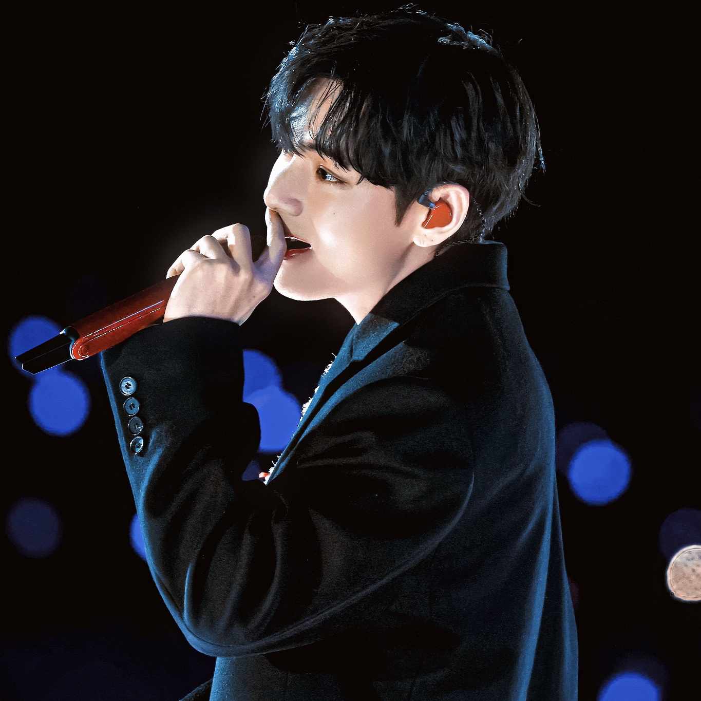 V (BTS)の舞台裏ショット