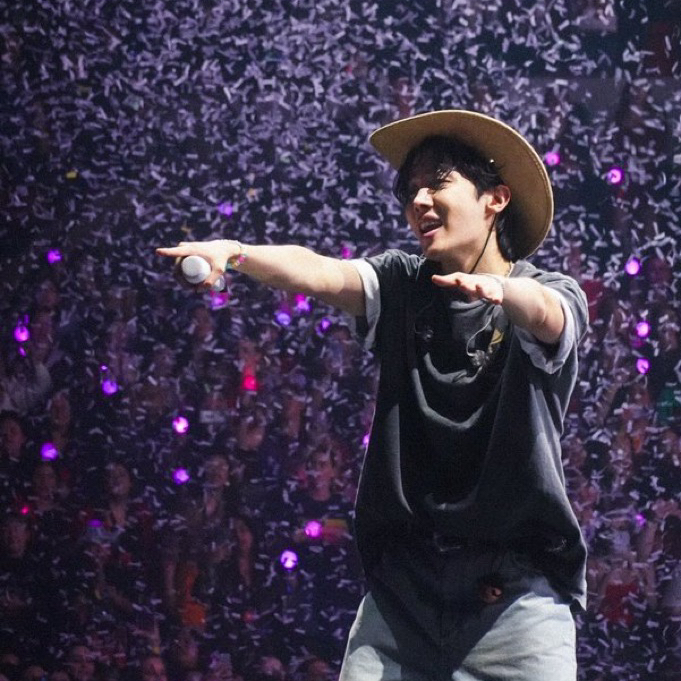 제이홉 (방탄소년단)의 최신 사진