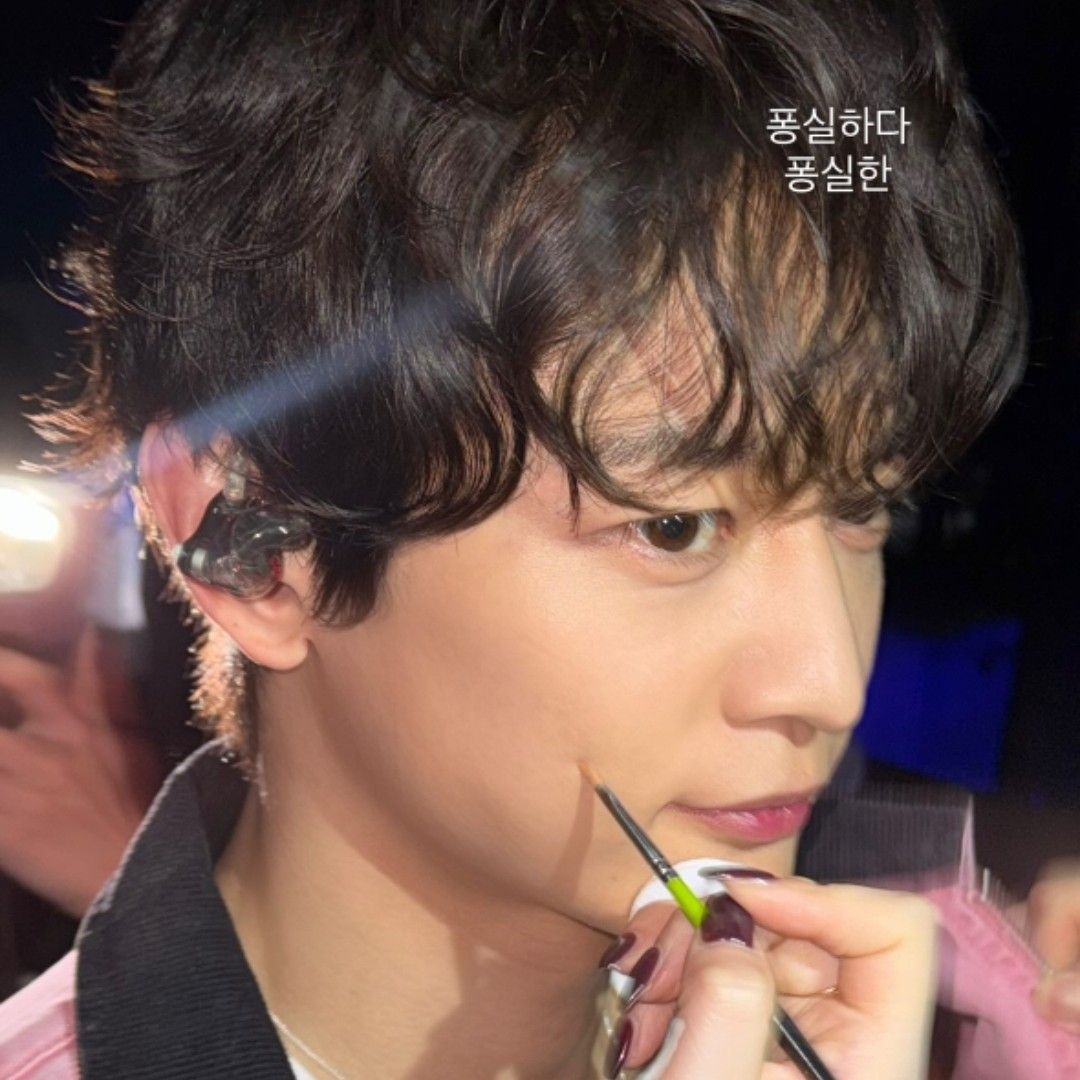 A moment captured by Minho (SHINee)'s fan