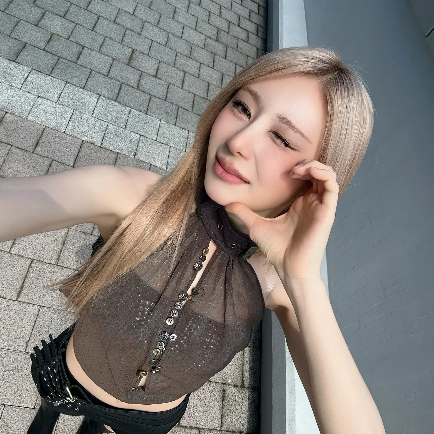 Behind-the-scenes cut of Lee Chaeyeon