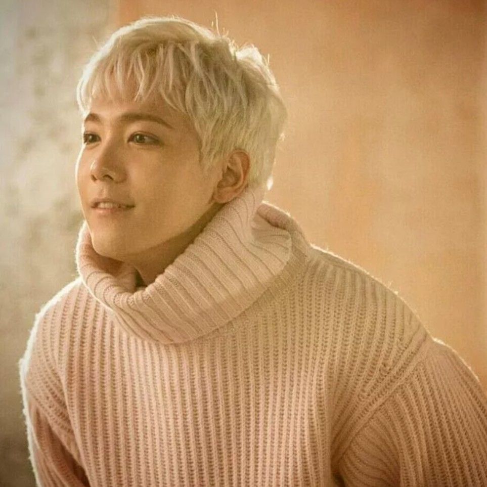 A moment captured by Lee Honggi (FTIsland)'s fan