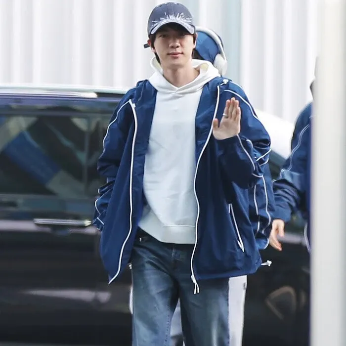 A moment captured by Jin (BTS)'s fan