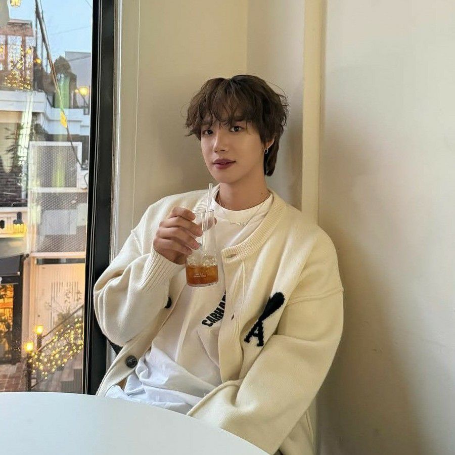 Behind-the-scenes cut of Lim Youngmin