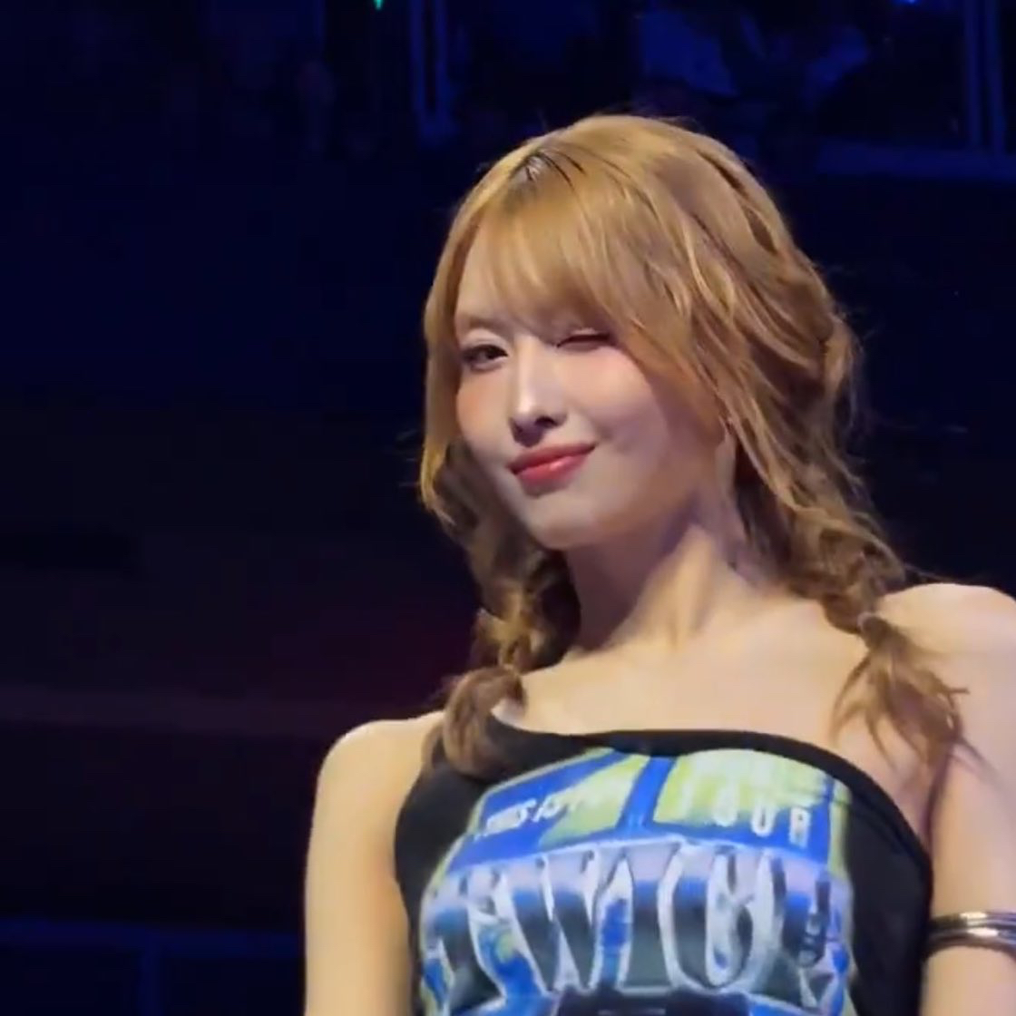 Momo (TWICE)的幕後花絮