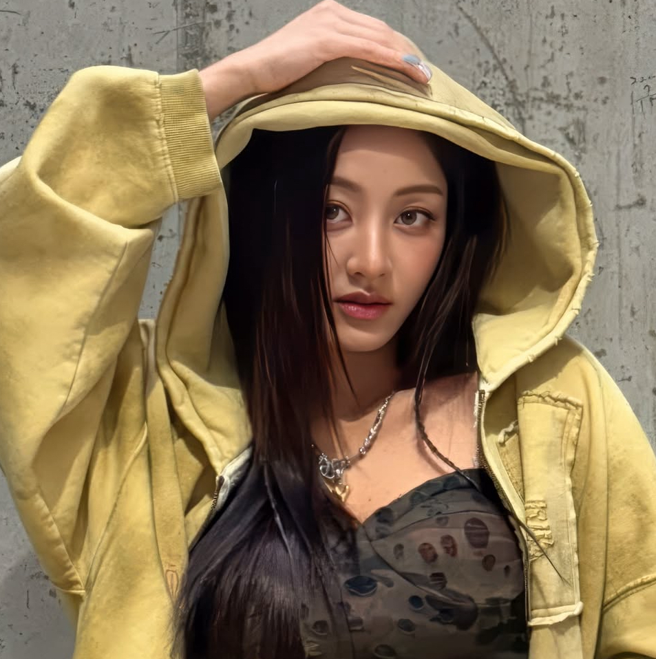 Latest photo of Jihyo (TWICE)