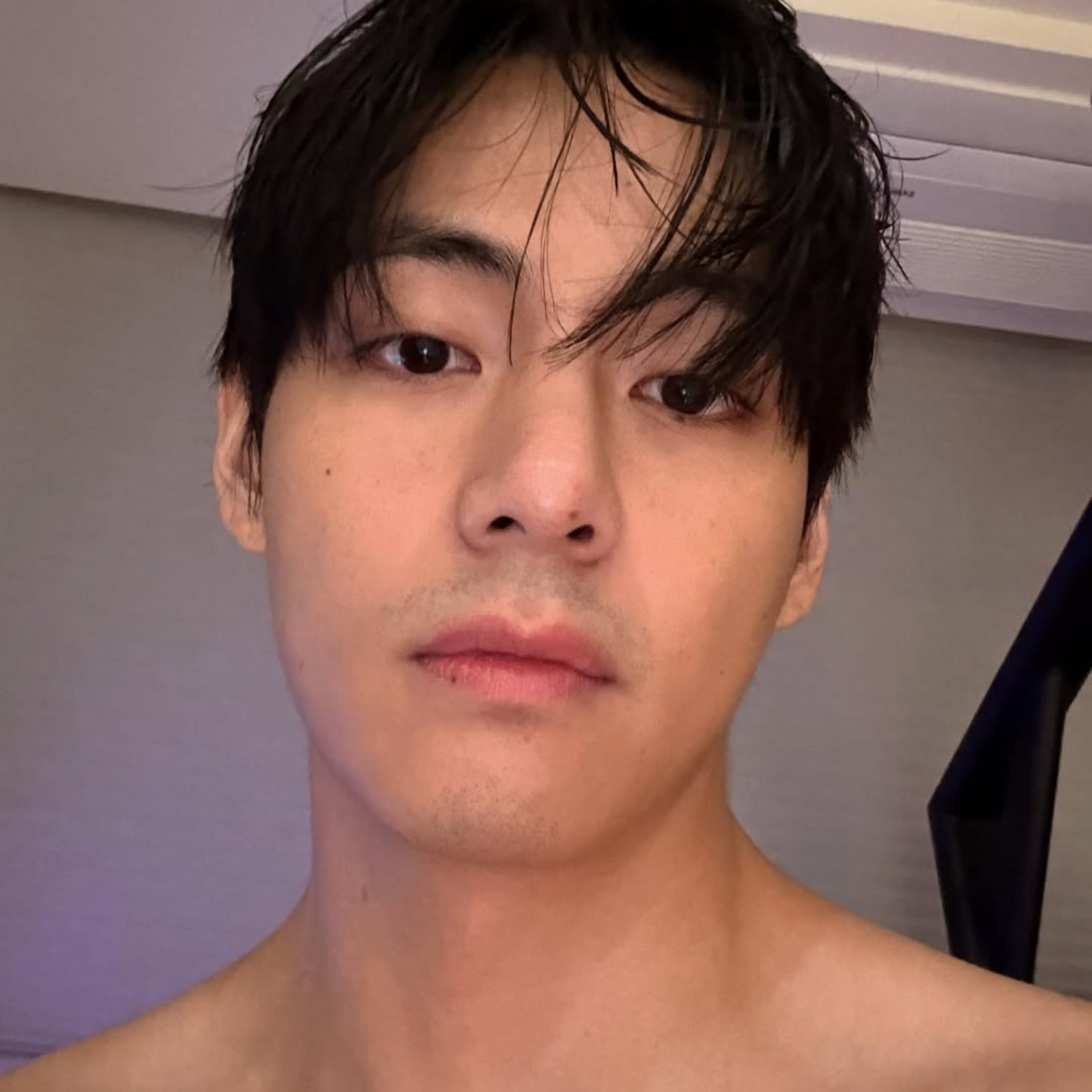 뷔 (방탄소년단)의 최신 사진