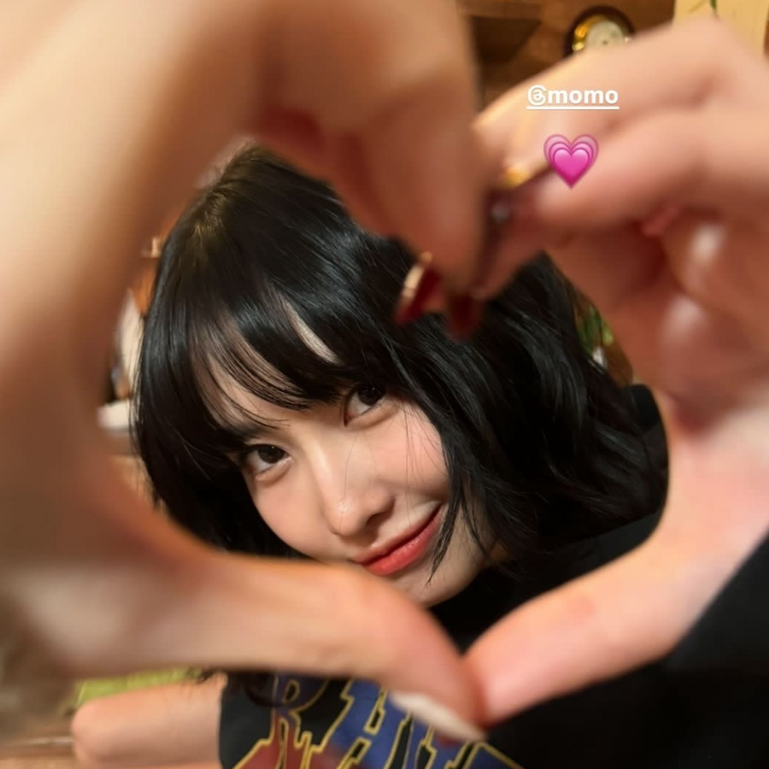 モモ (TWICE)の舞台裏ショット