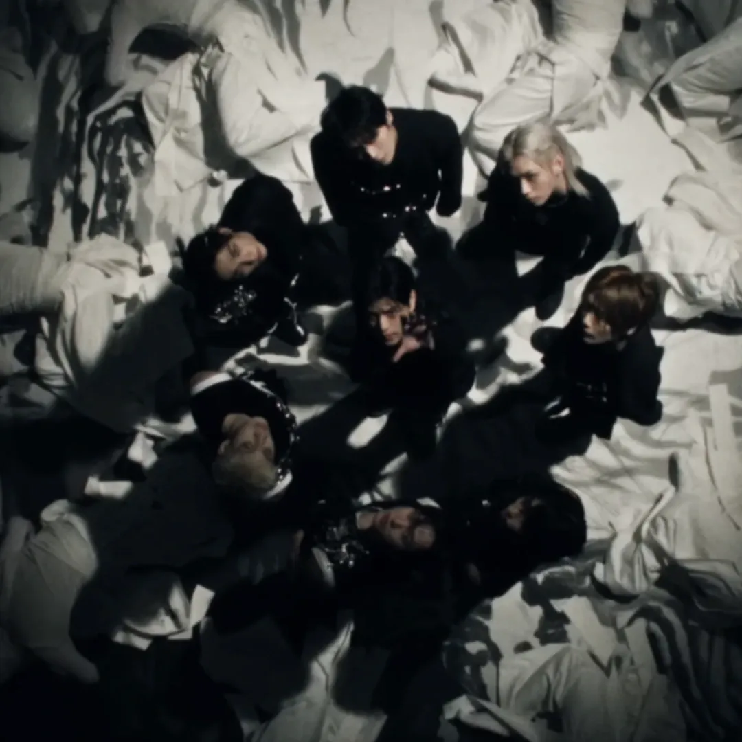 Behind-the-scenes cut of Stray Kids