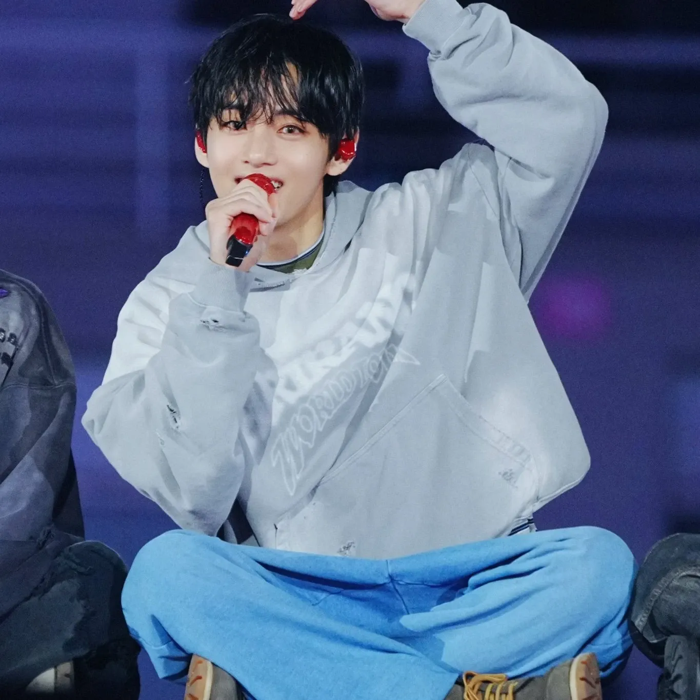 뷔 (방탄소년단) 최근 활동샷