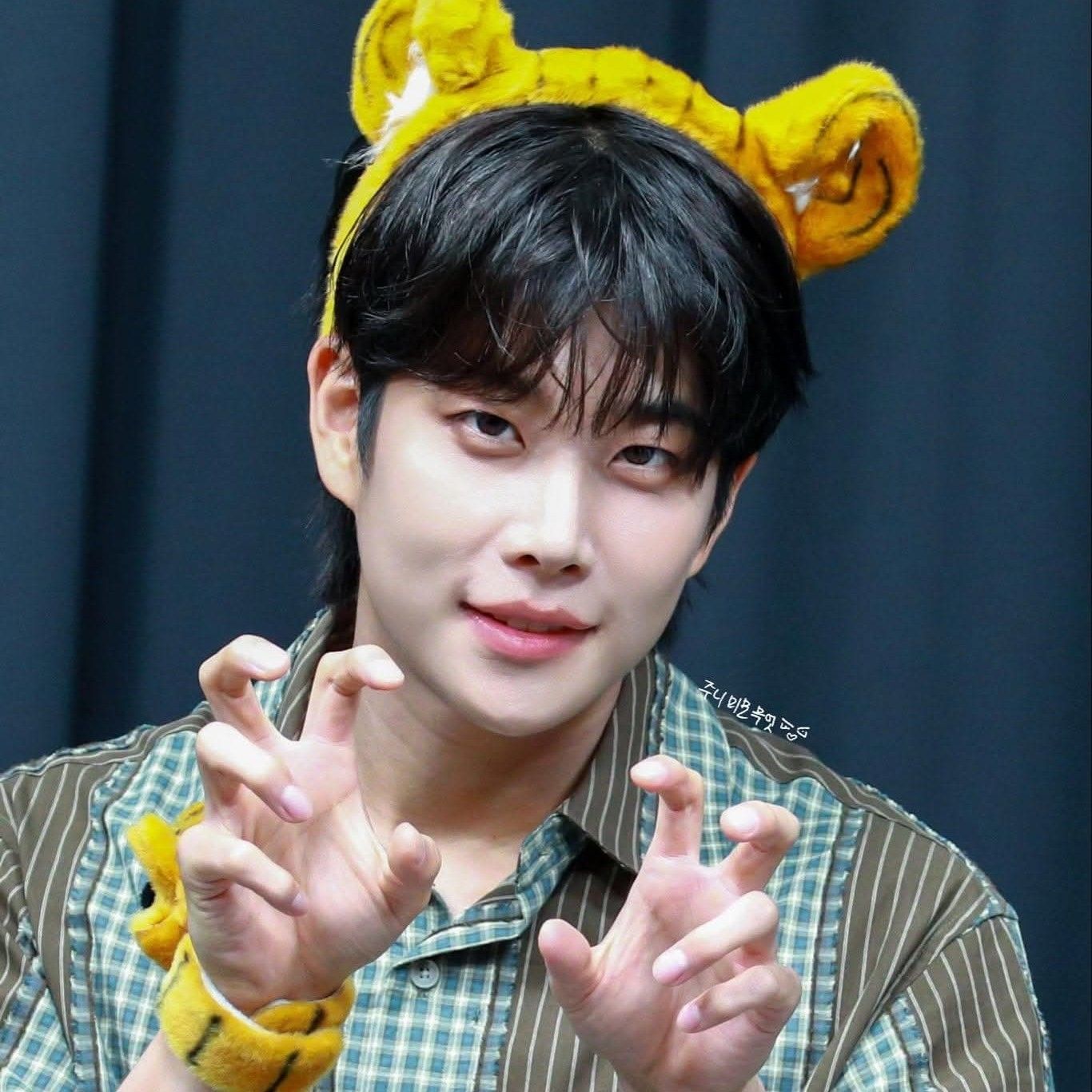 아스트로 최근 활동샷