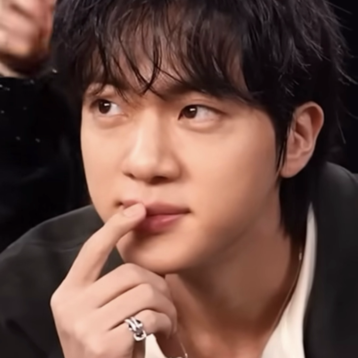 Foto aktivitas terbaru Jin (BTS)
