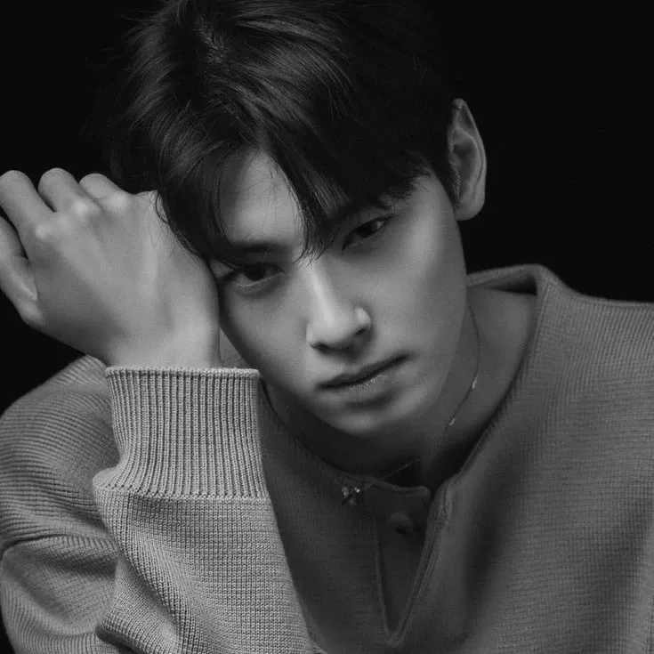 Latest photo of Eunwoo (ASTRO)
