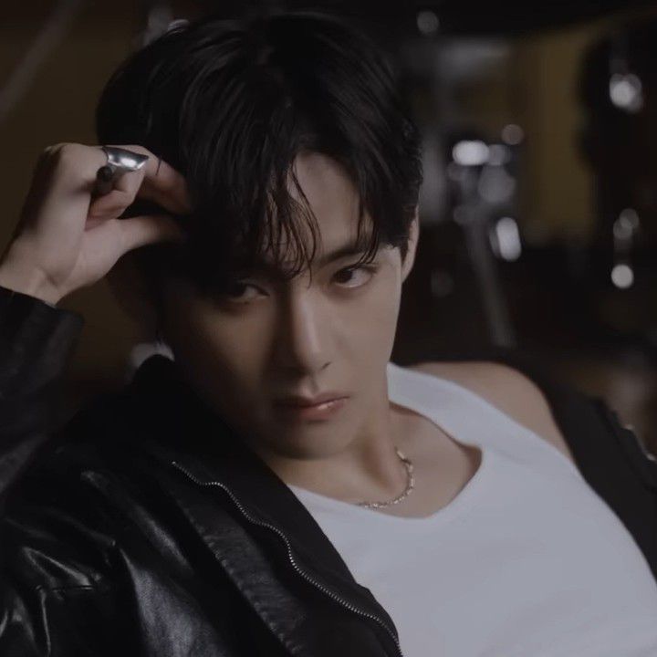 Latest photo of V (BTS)